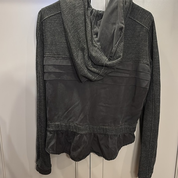 Lululemon Merino Wool Sattva Jacket Size 6 Black - EUC - Picture 6 of 7